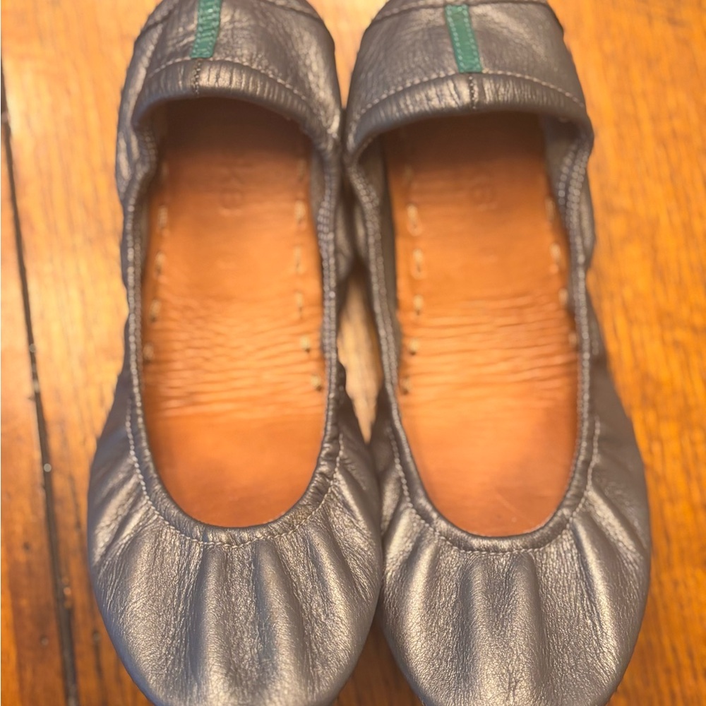 Women size 8 Tieks by Gavrieli silver gray metallic pewter leather ballet flats - Picture 2 of 6